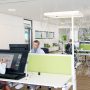 Moderne Büroeinrichtung im Büro von Designscape