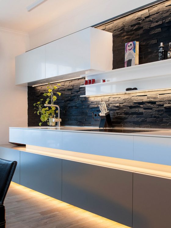 Moderne Küche mit LED Beleuchtung