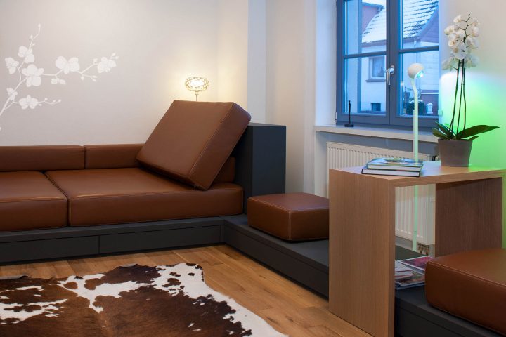 Modernes Sofa im Wohnbereich