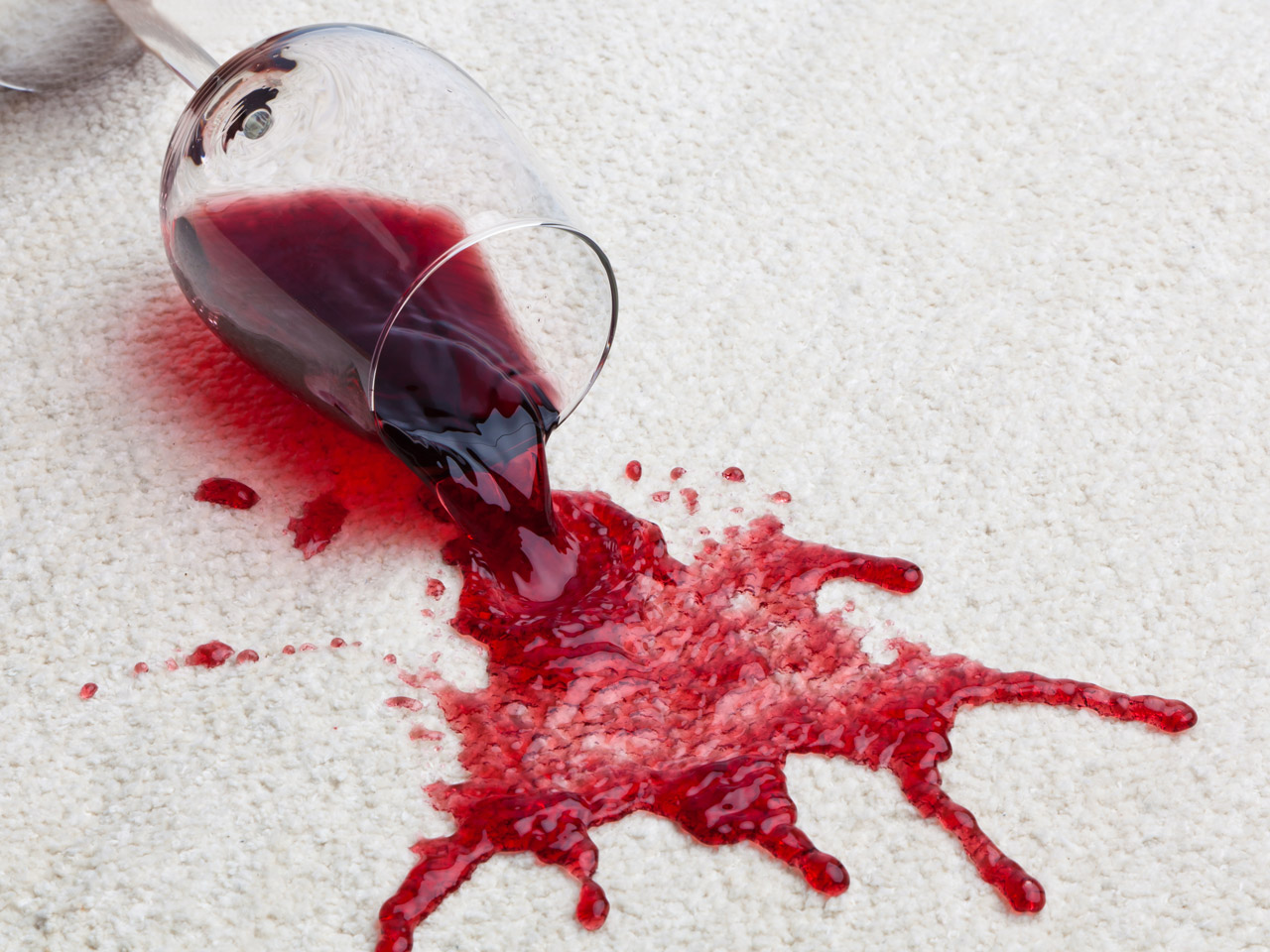 Teppiche reinigen Rotwein verschüttet