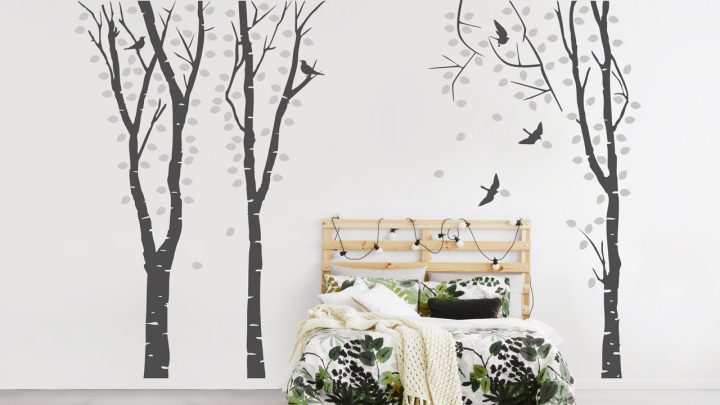 Wandtattoo Birkenwald als Dekoration im Schlafzimmer