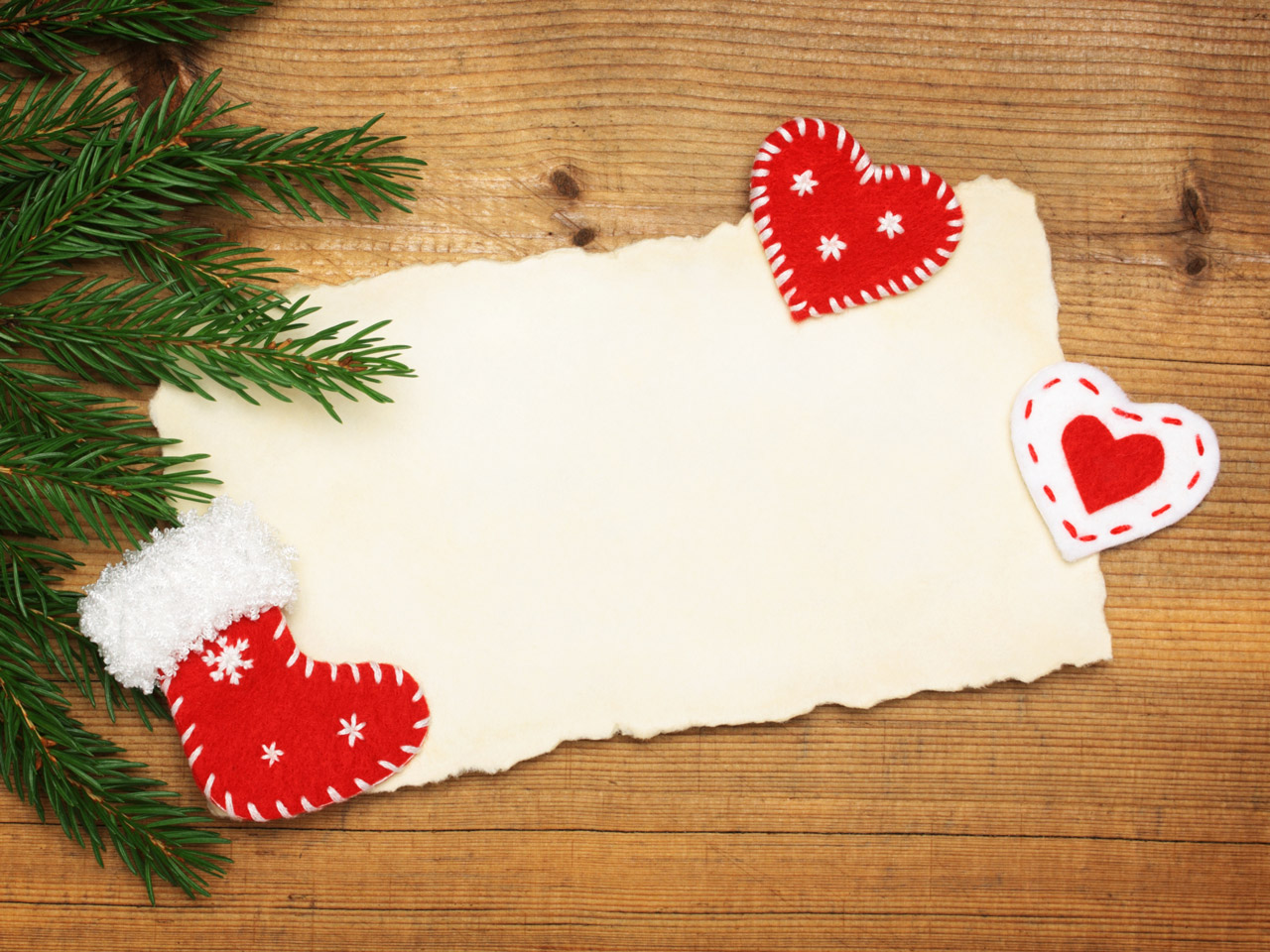 Weihnachtskarte aus Papier mit gerissenen Kanten 