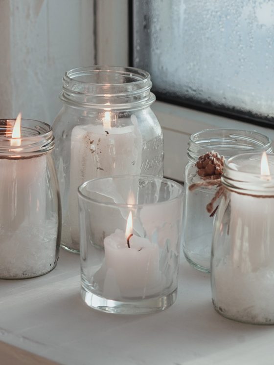 Windlicht selbst machen mit minimalistischer Dekoration aus Schnur